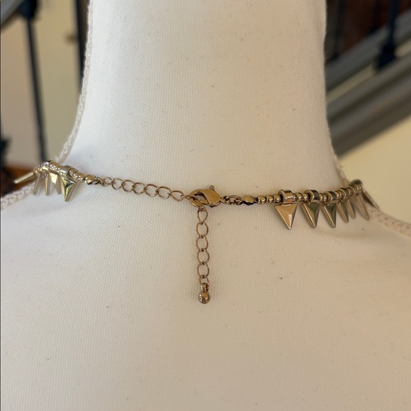 ⭐️Gold Toned Triangle Necklace - Picture 3 of 9